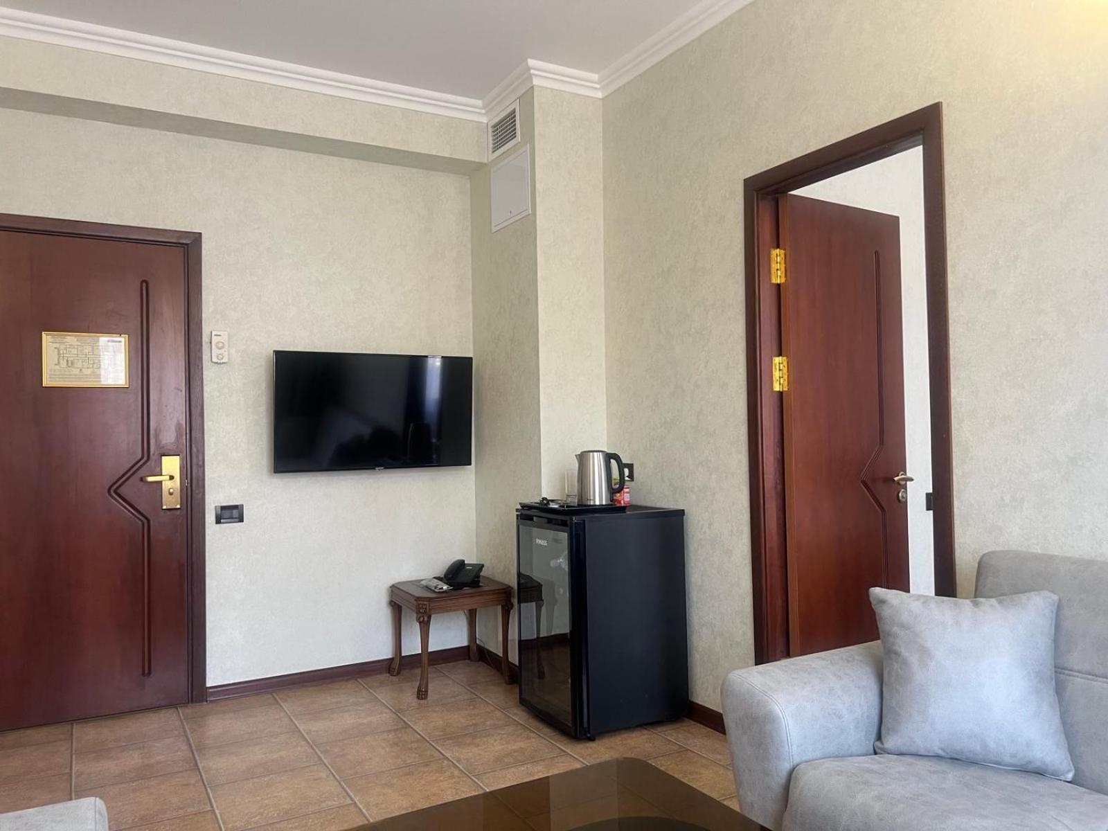 Park Avenue Hotel Erivan Exterior foto