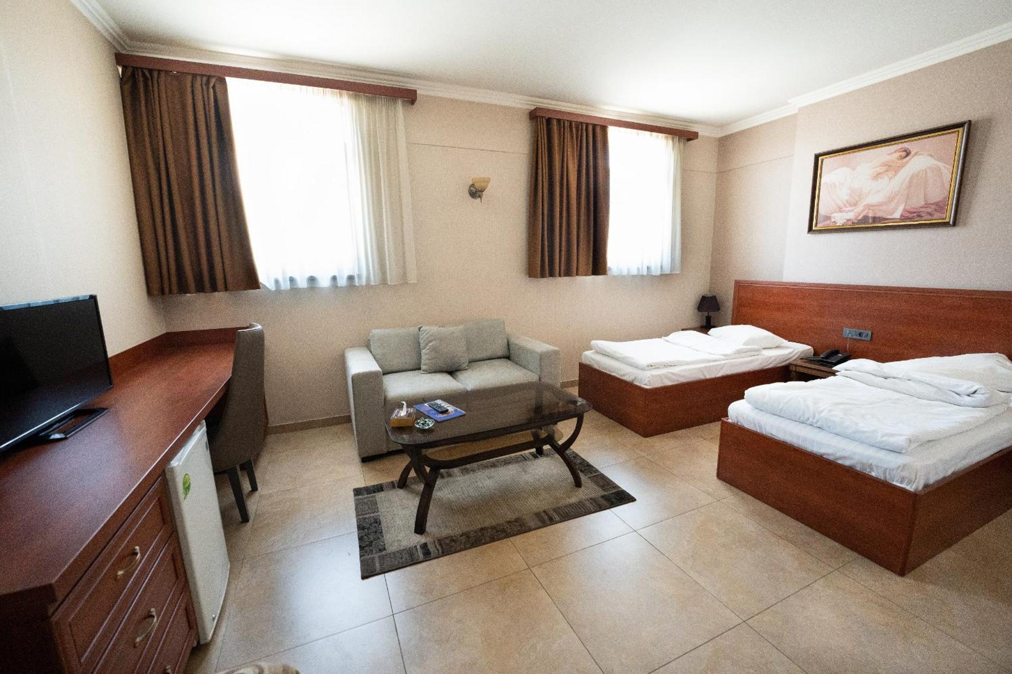 Park Avenue Hotel Erivan Exterior foto
